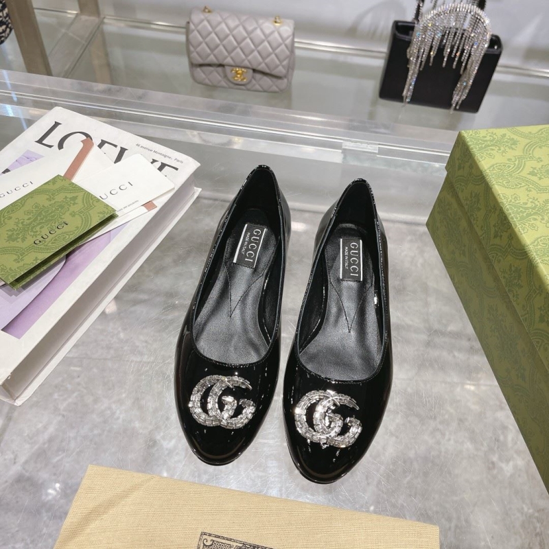 Gucci Flat Shoes